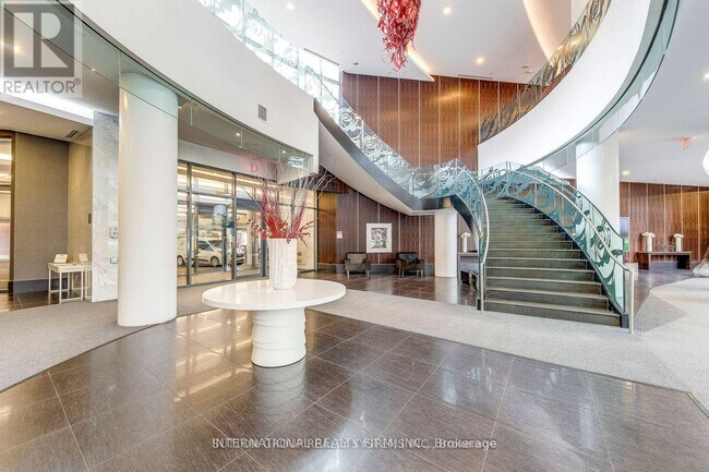Photo du bâtiment - 5162 Yonge St