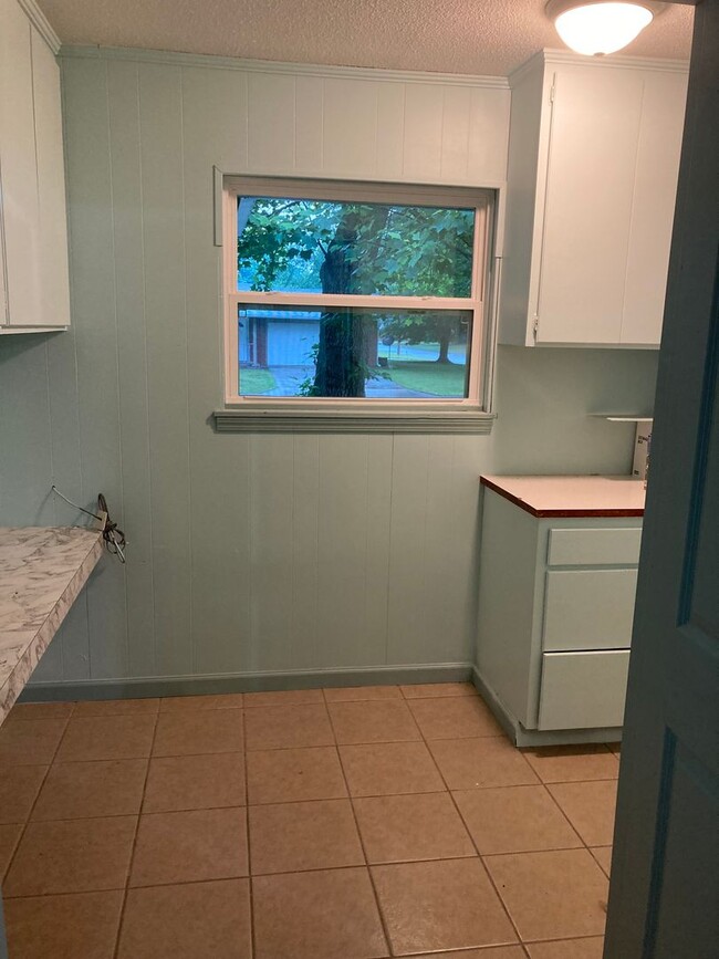 Building Photo - Newly Renovated Home in the heart of Springdale !