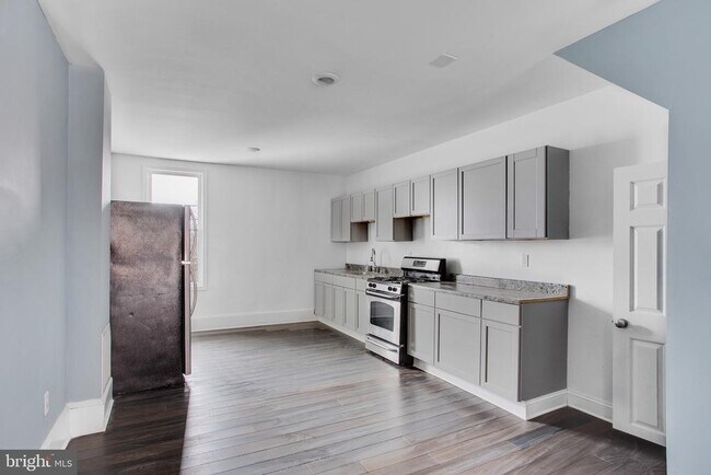 Building Photo - 2212 W Fayette St