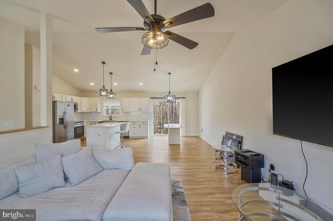 Building Photo - 9115 Granite Springs Rd