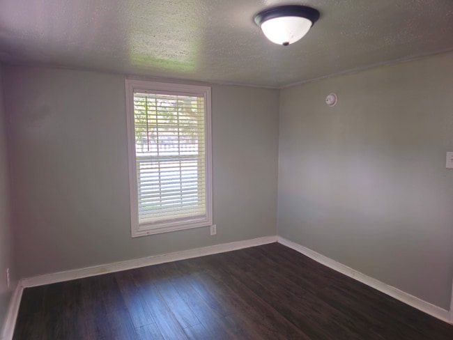 Building Photo - 608 Price St