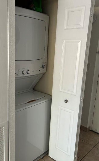 Building Photo - 655 SW 111th Way