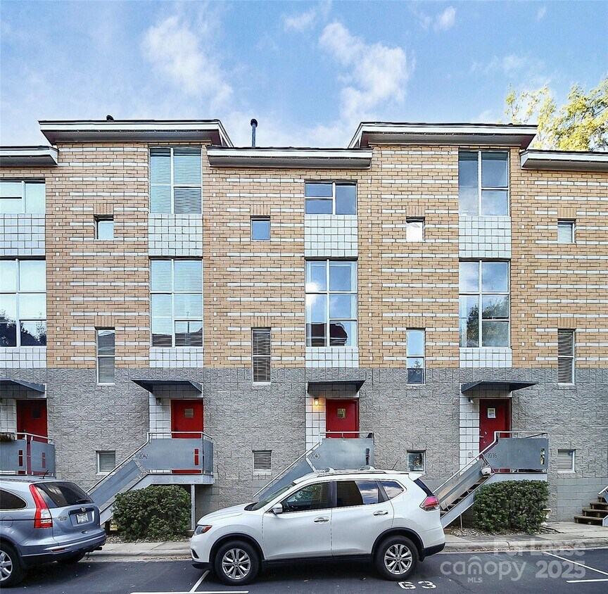 Foto principal - 2040 Atherton Heights Ln