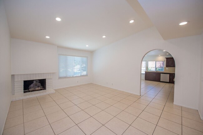 Foto del edificio - YORBA LINDA SCHOOL DISTRICT- 4 Bedroom 3 Bath - Single Story Home