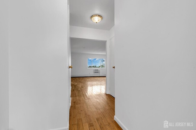 Foto del edificio - 1 Lake Ave