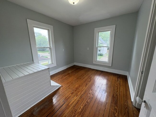 Building Photo - 147 8th St NW