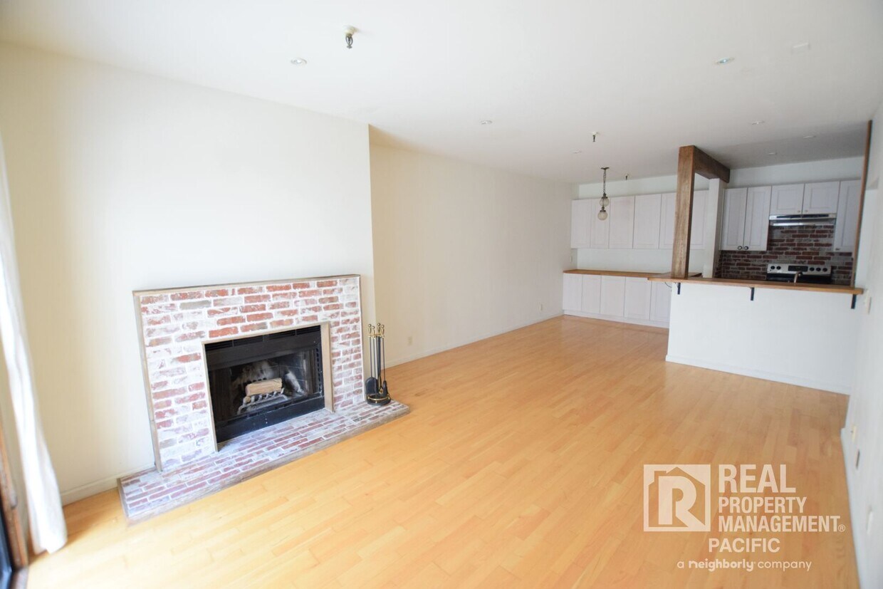 Primary Photo - Remodeled One-Bedroom on Lake Merritt