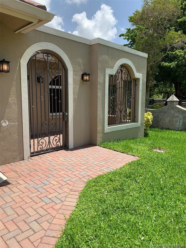 Building Photo - 5731 SW 35th St