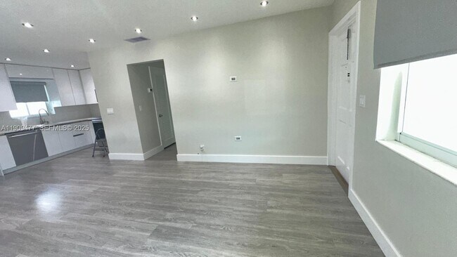 Foto del edificio - 2312 Van Buren St