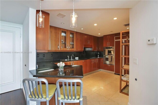 Foto del edificio - 19400 Turnberry Way