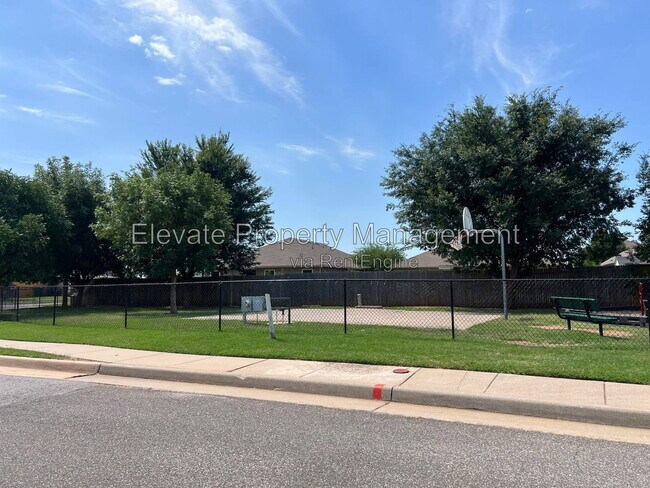 Foto del edificio - 5020 Caleb St
