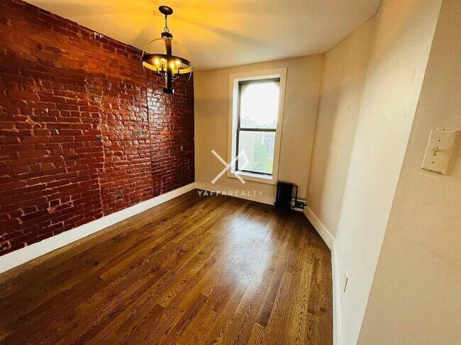Foto del edificio - 3 bedroom in Brooklyn NY 11233