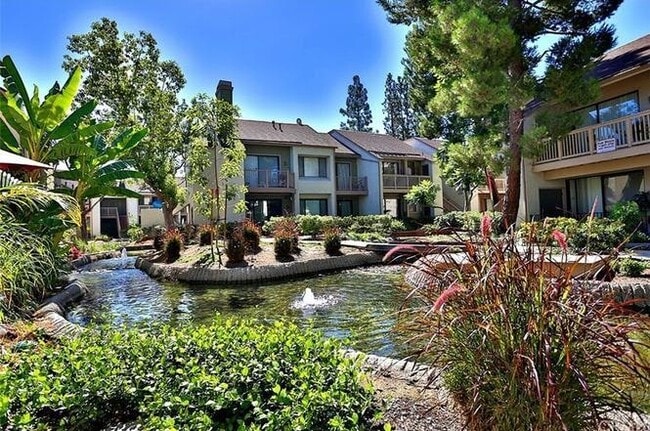 Building Photo - 10551 Lakeside Dr South Unit J