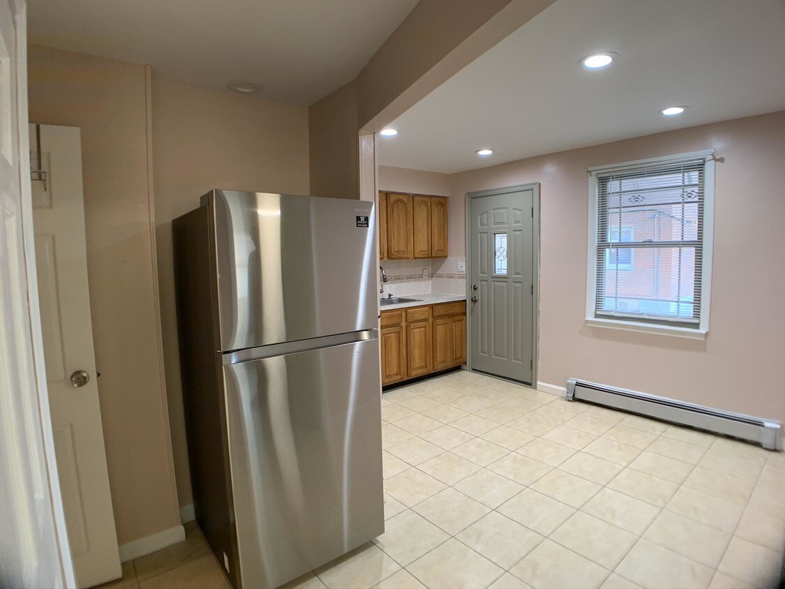 Primary Photo - 1268 East 68th Street