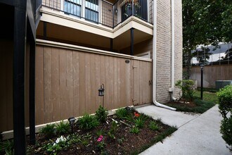 Building Photo - 720 Bering Dr