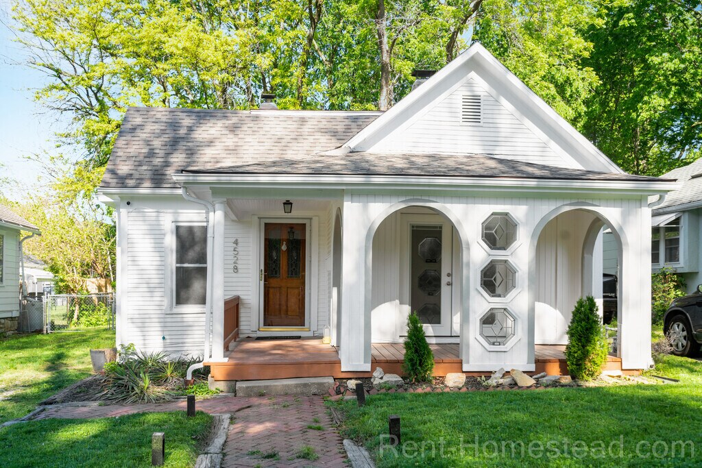 Primary Photo - 4528 Cambridge St