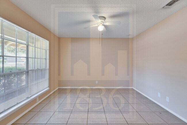 Foto del edificio - 8701 Clarewood Dr