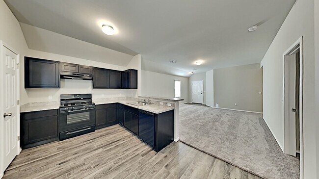 Foto del edificio - Very Nice 3 Bedroom 2 Bath Home in Yukon Schools