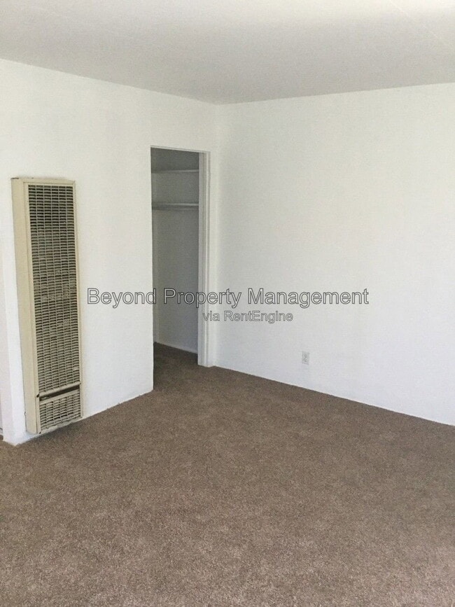 Building Photo - 2153 Drescher St