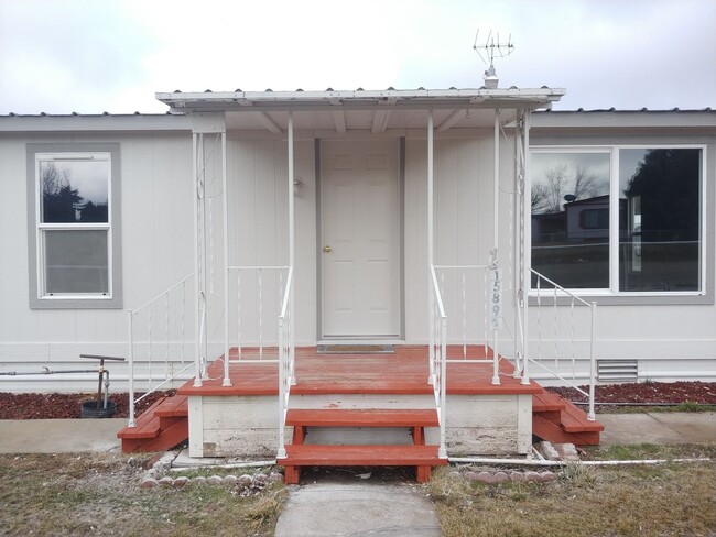 Building Photo - 3 Bedroom Family Home