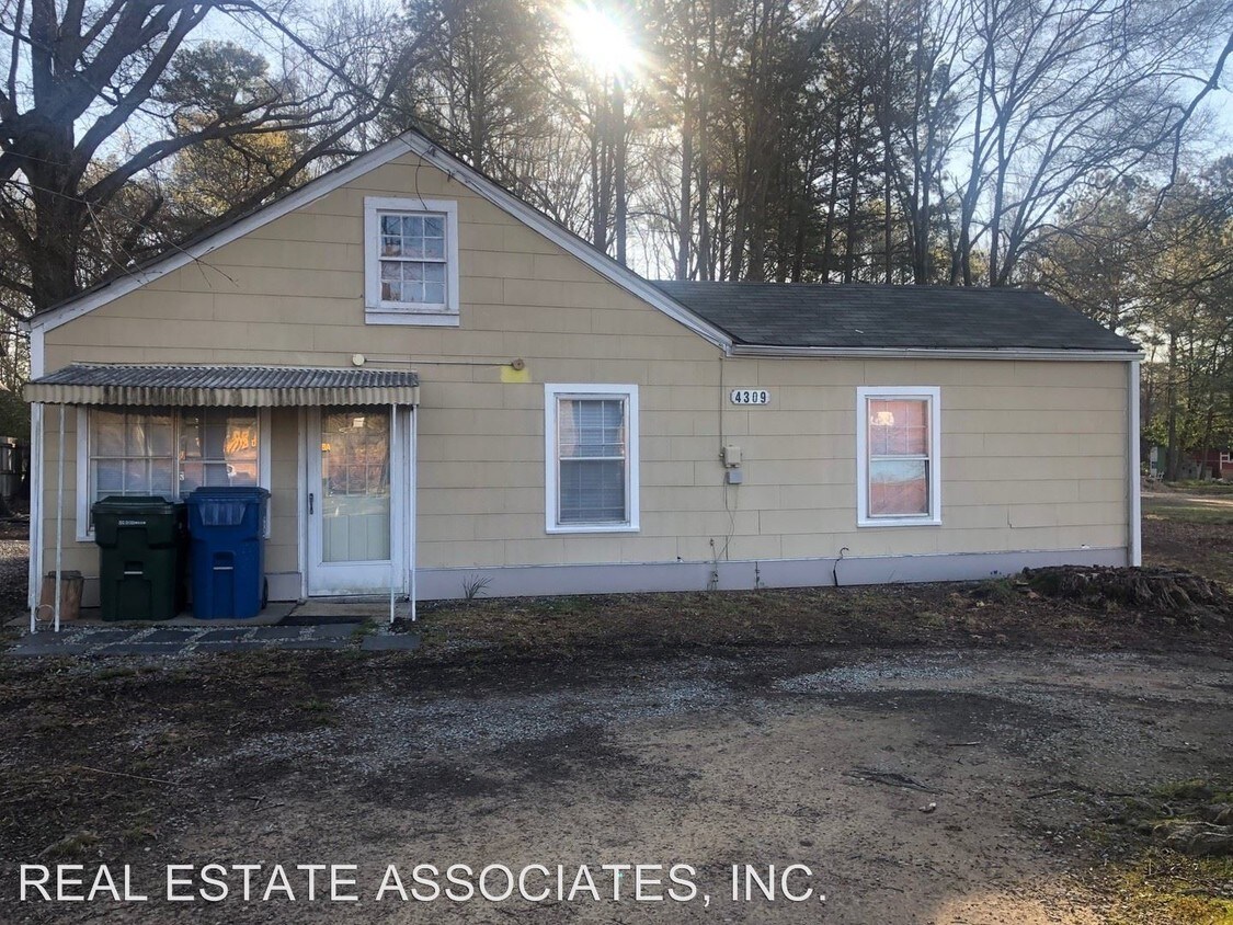 2 br, 1 bath House 4309 South Alston Avenue House Rental in Durham