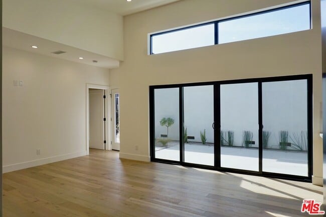 Foto del edificio - 2668 Greenfield Ave