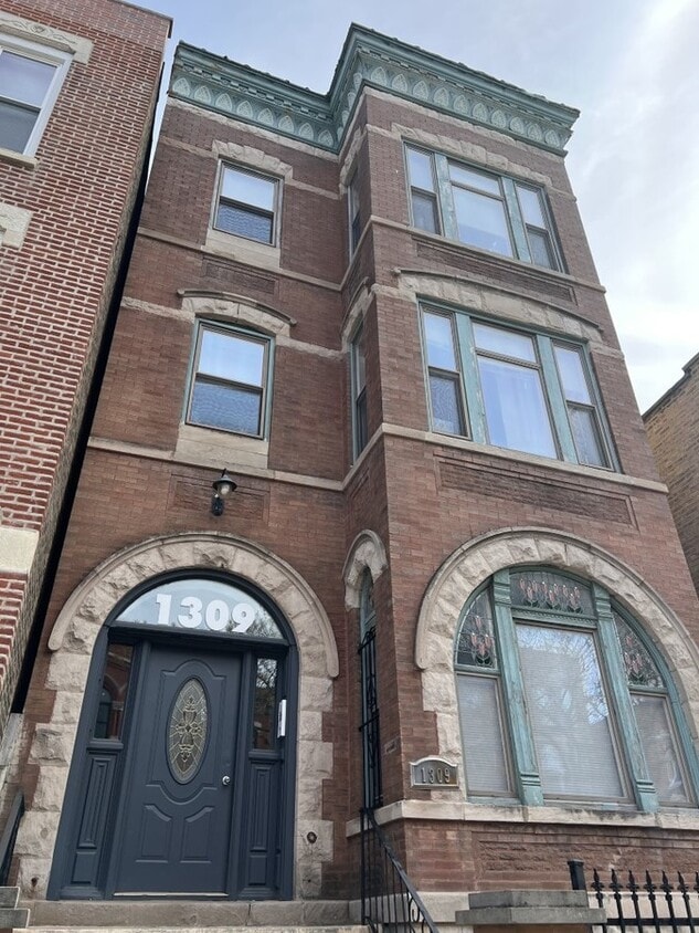 Primary Photo - 1309 West Ohio Street, Unit 1F, Chicago, I...