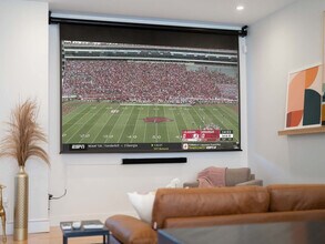 Building Photo - 707 SE A St