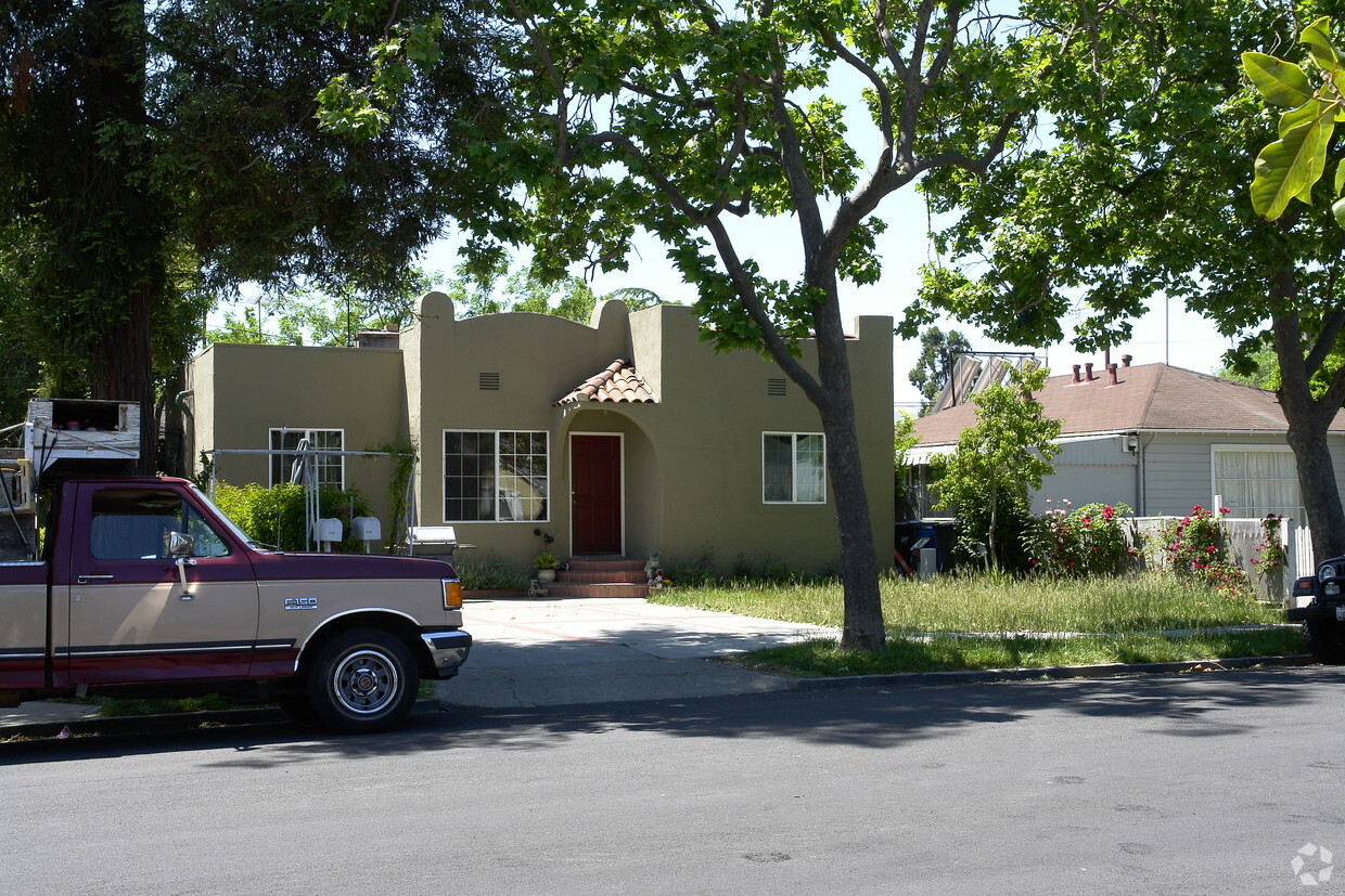 Foto del edificio - 3110-3112 Hoover St