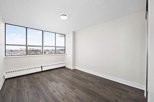 Building Photo - 3390 Keele St