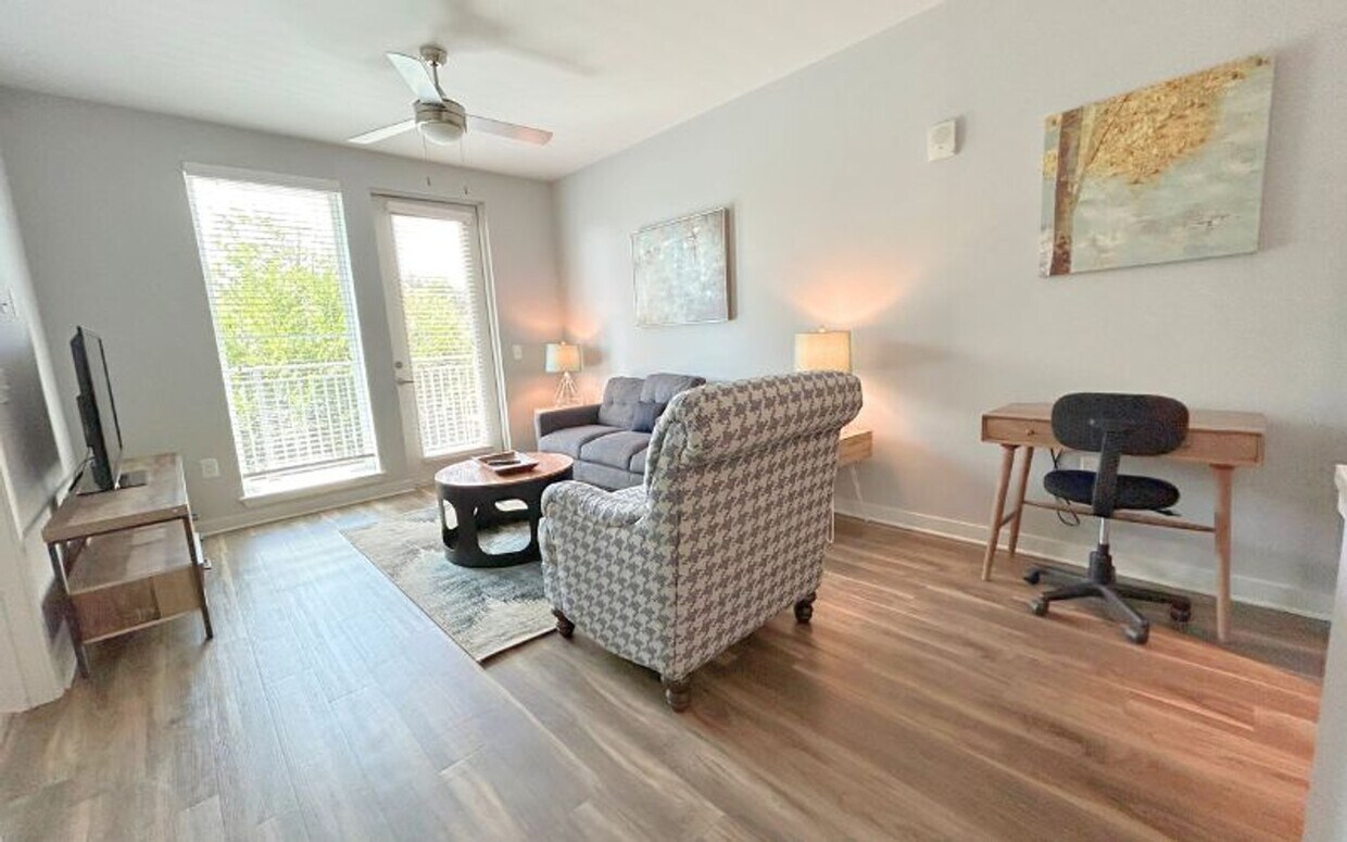 Foto principal - 6400 Blue Stone Rd