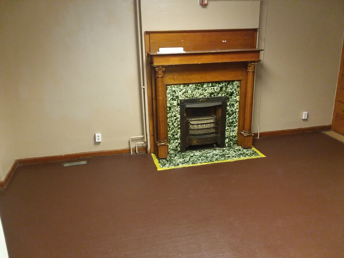 Primary Photo - 202 Walnut St