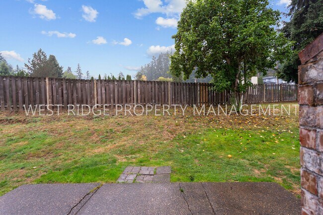 Building Photo - 12759 SW Morning Hill Ct