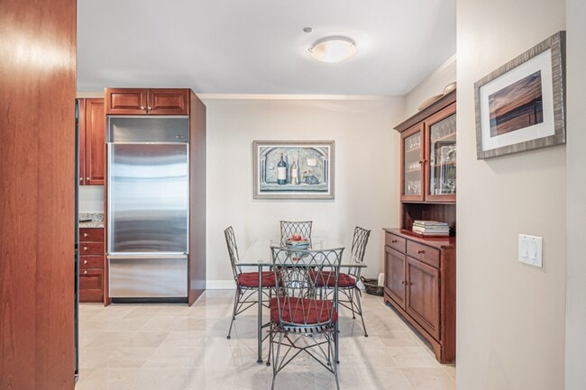 Building Photo - 445 E North Water St