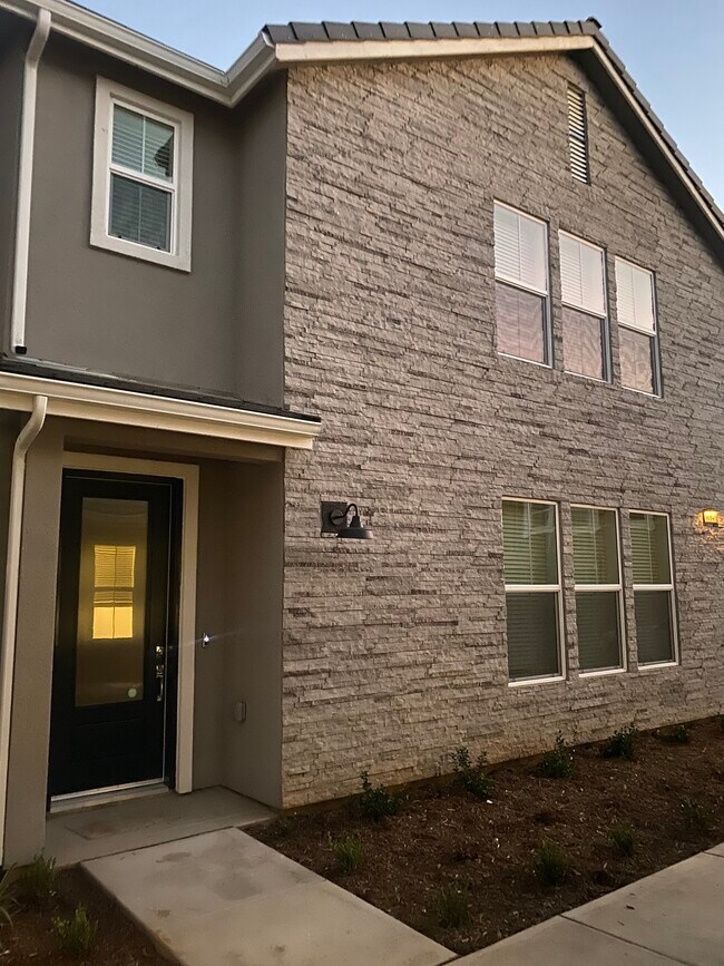 Building Photo - 10945 N Honeysuckle Dr