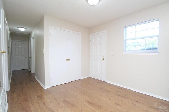 Building Photo - 1880 W Godfrey St