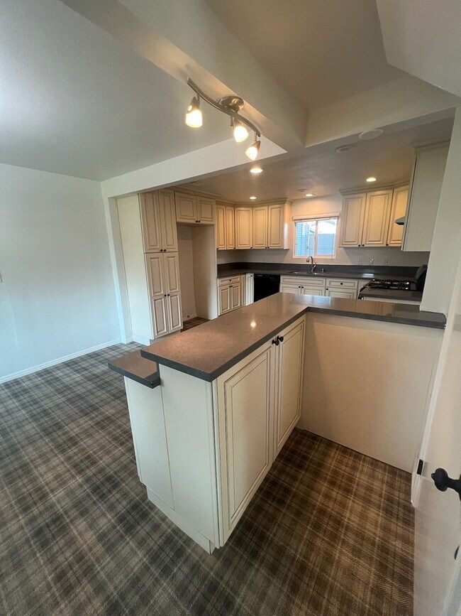 Foto del edificio - Spacious 4 bedroom, 2 bath single family home
