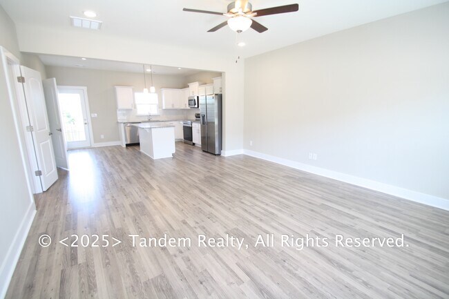 Foto del edificio - 128 Dry Creek Commons Dr