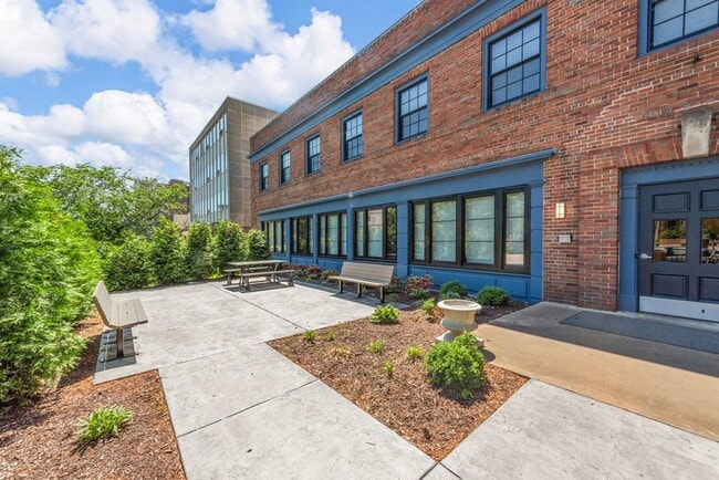 Building Photo - 4242 Lindell