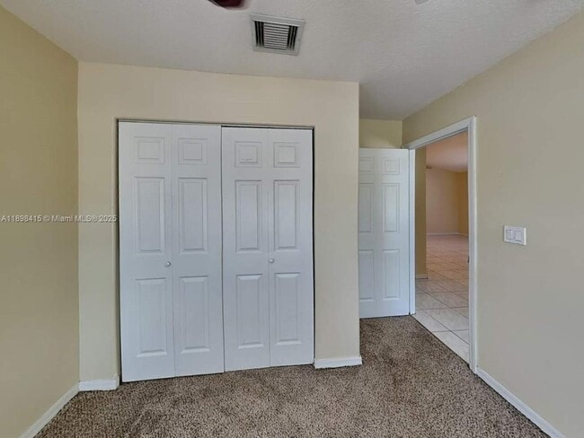 Foto del edificio - 10121 NW 127th Terrace