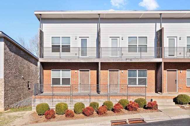 Foto del edificio - Large 2 Bedroom Condo For Rent Near Downtown Clarksville!