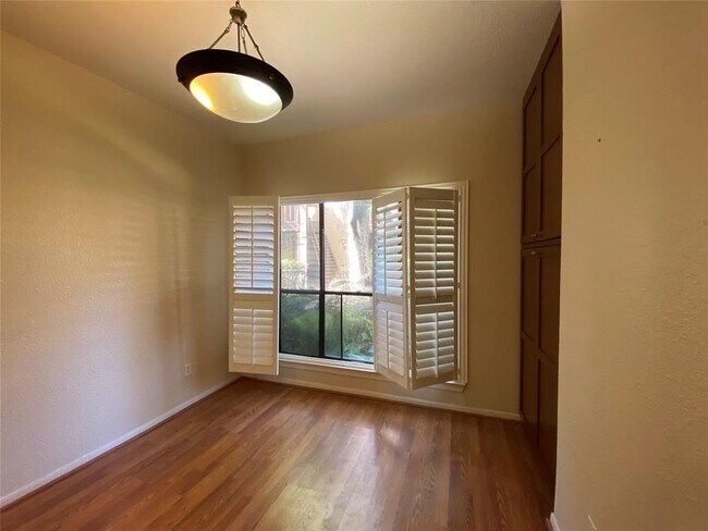 Building Photo - 11711 Memorial Dr