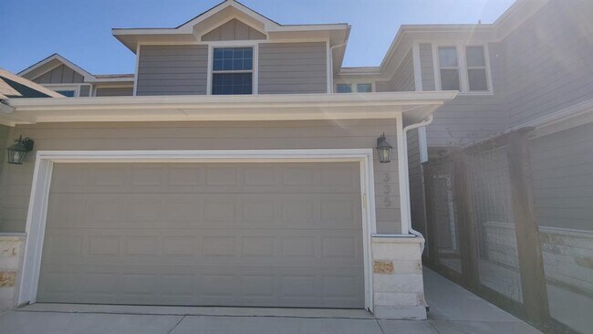Building Photo - 335 Madison Oaks Ave