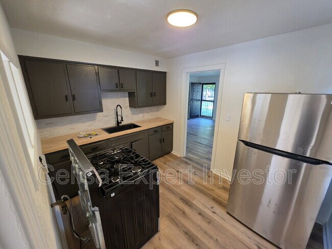 Foto del edificio - 4317 Spatz Ave