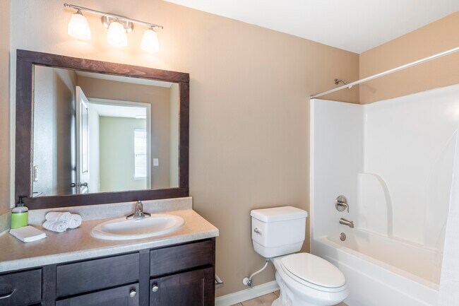 Foto del edificio - Newport Village