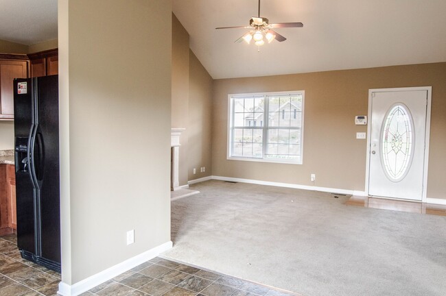 Building Photo - Pet Friendly Three Bedroom with Bonus!