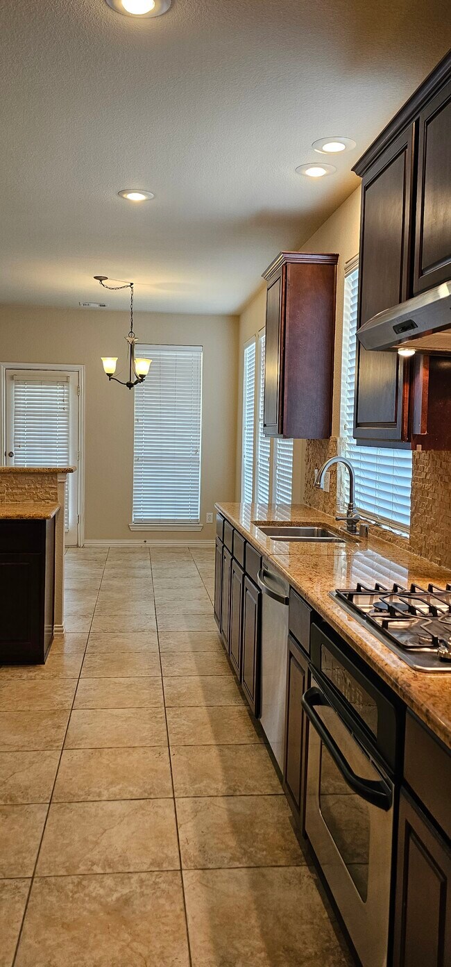 Building Photo - 900 Hidden Springs Ct