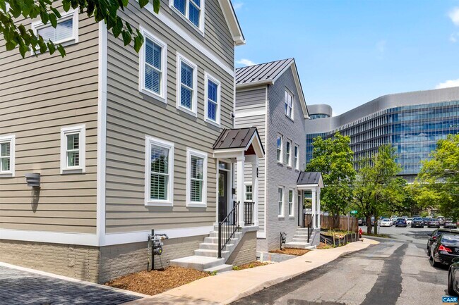 Building Photo - 304 South Street West