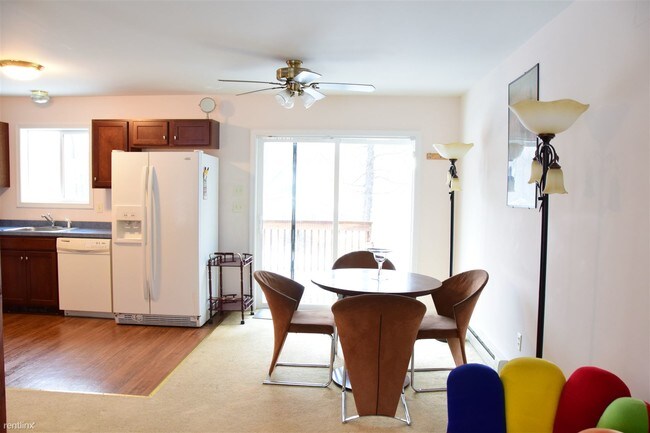 Building Photo - 133 Roundhill Rd