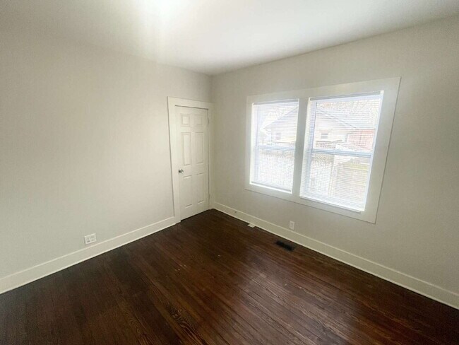 Foto del edificio - 3 Bedroom with Central AC